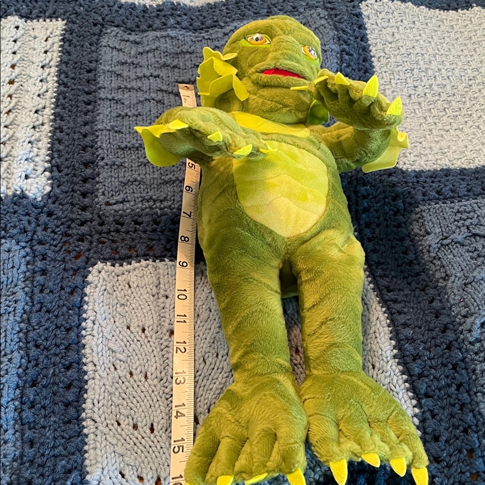 Creature From The Black Lagoon! 16” EUC. Two-toned Green Plush - Picture 3 of 8